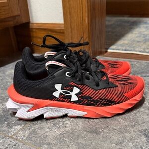 Like new!! Under Armour Kids Black and Red Athletic Shoes